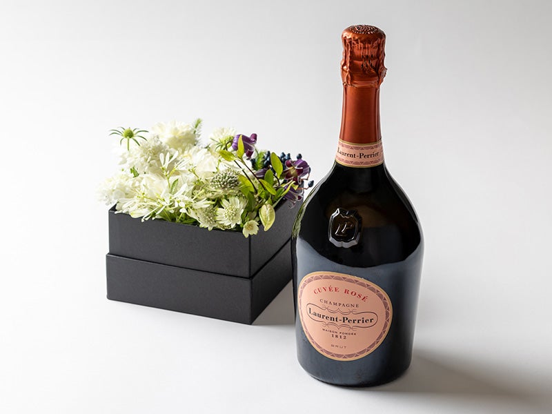 ローラン ペリエ ロゼ＆フラワーアレンジメント by 72 全体のイメージ