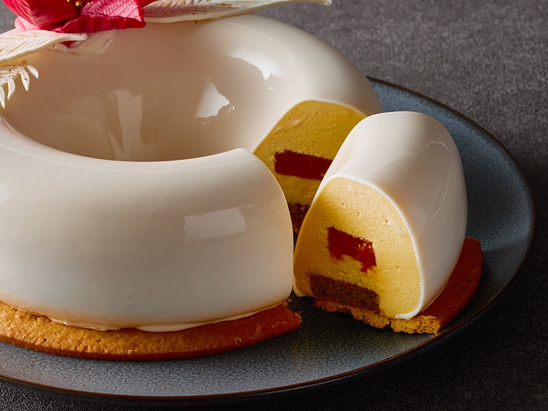 クリスマスケーキ クロンヌ ド ノエルのカットイメージ